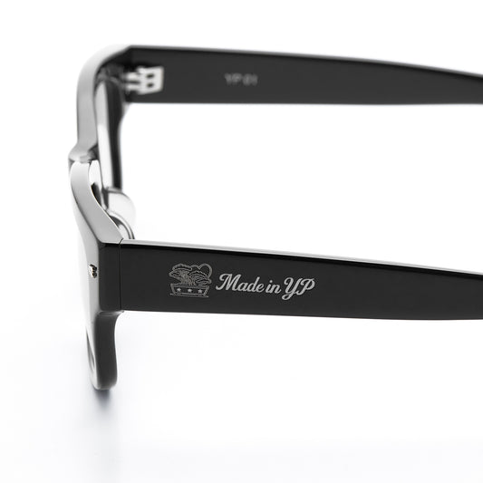 MADE IN YP サングラス：BLACK FRAME MEDIUM GRAY LENS（YP-01）
